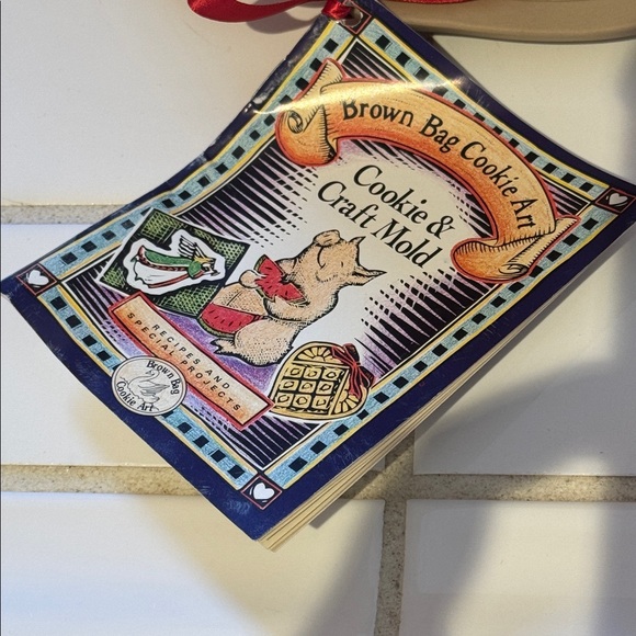 BROWN BAG COOKIE ART SHORTBREAD MOLD “Santa  1995” 🐈‍⬛ - Picture 4 of 8
